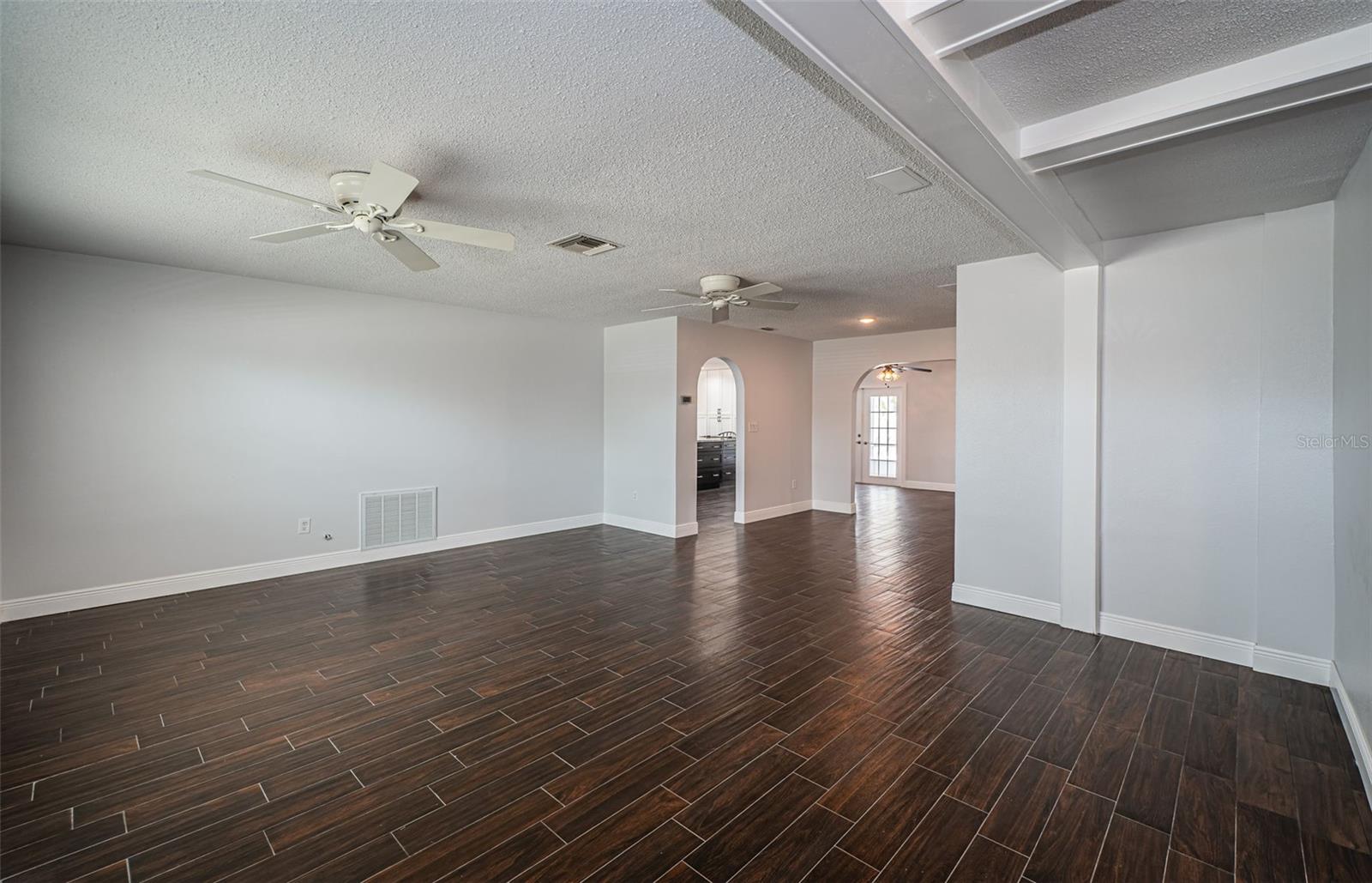Image 13 of 82 For 1402 Oleander Drive