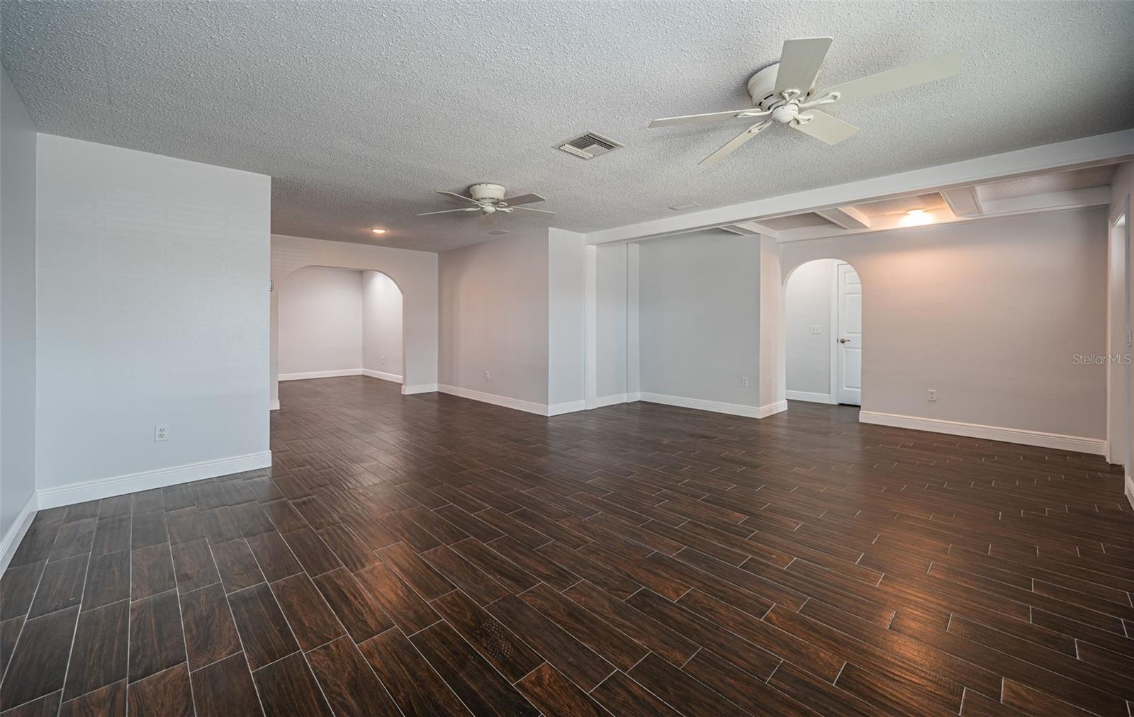Image 15 of 82 For 1402 Oleander Drive