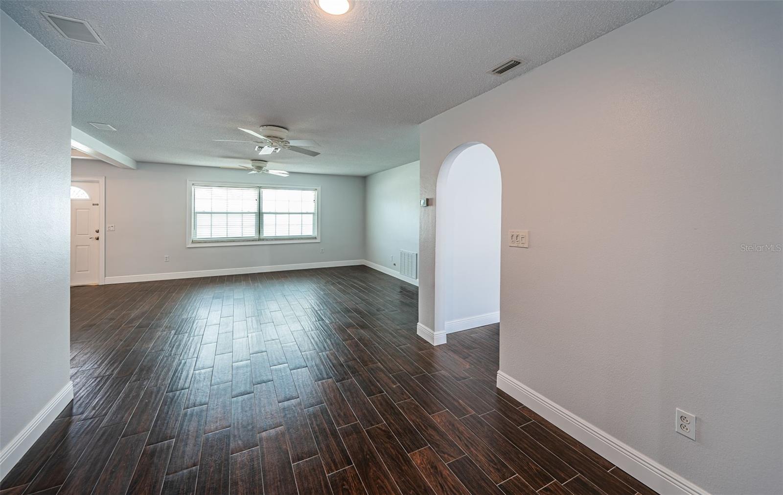Image 18 of 82 For 1402 Oleander Drive