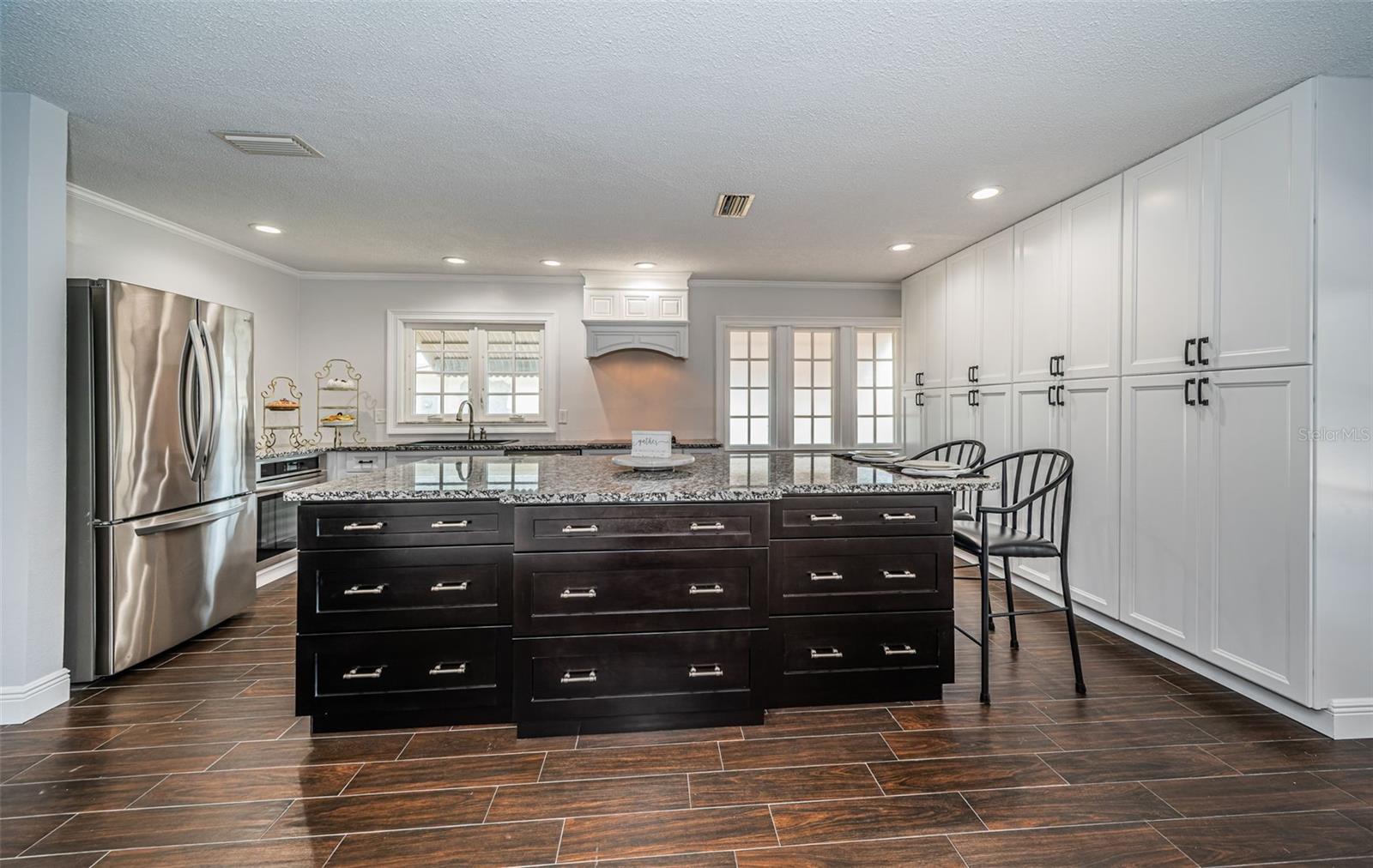Image 19 of 82 For 1402 Oleander Drive