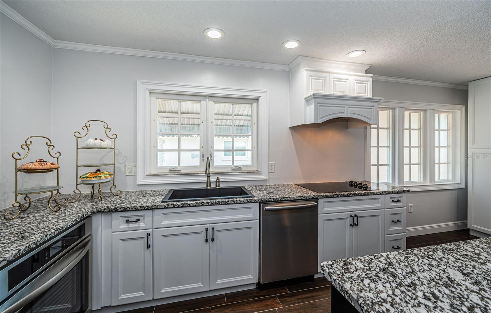 Image 20 of 82 For 1402 Oleander Drive