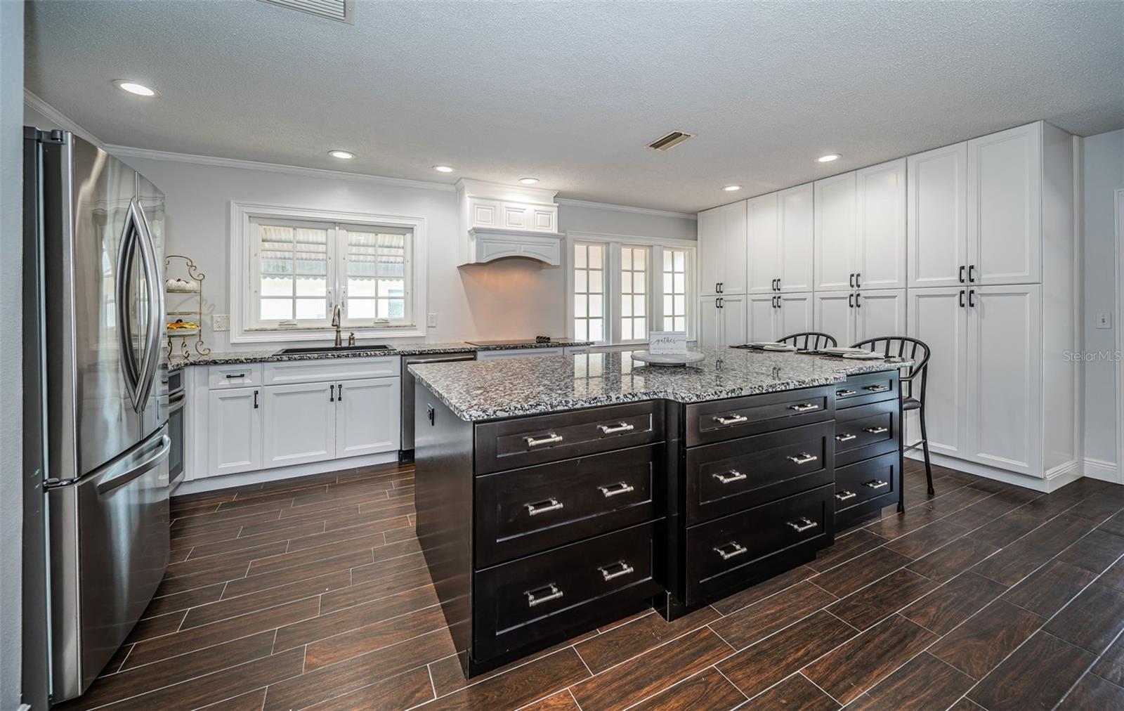 Image 21 of 82 For 1402 Oleander Drive