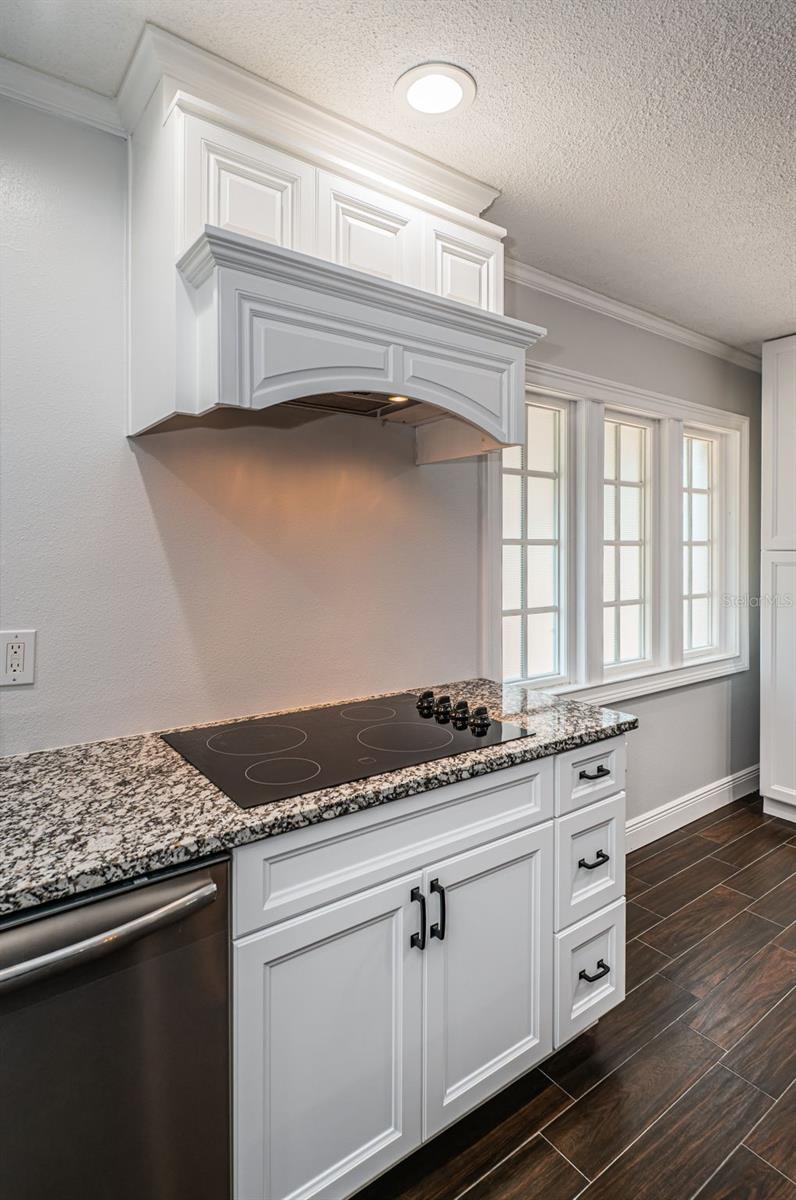 Image 22 of 82 For 1402 Oleander Drive