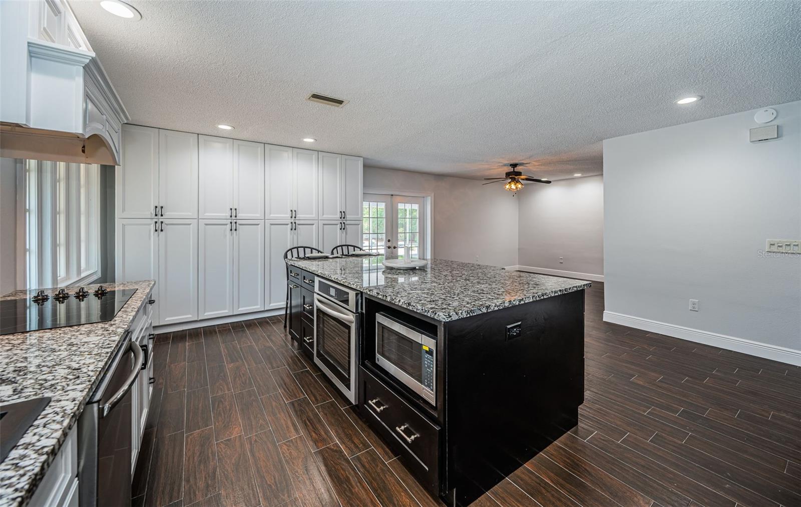 Image 23 of 82 For 1402 Oleander Drive