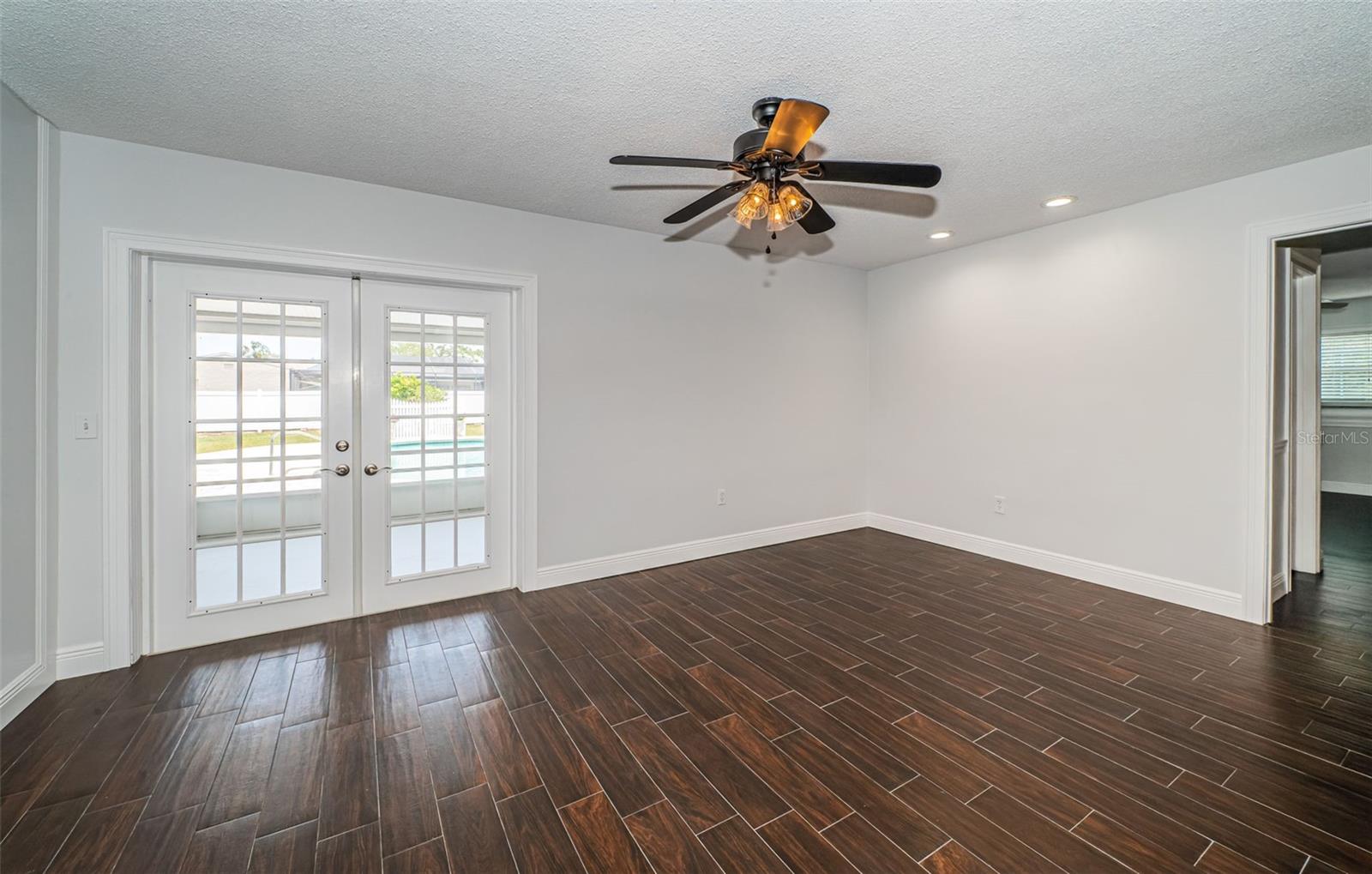 Image 30 of 82 For 1402 Oleander Drive