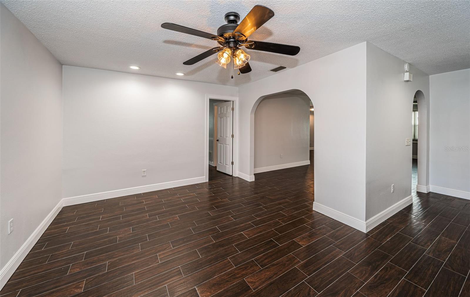 Image 32 of 82 For 1402 Oleander Drive