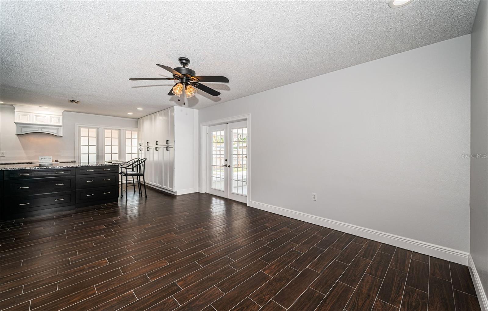 Image 36 of 82 For 1402 Oleander Drive