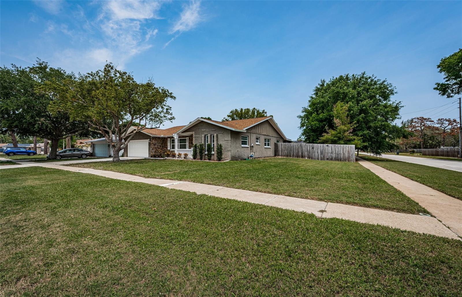 Image 4 of 82 For 1402 Oleander Drive