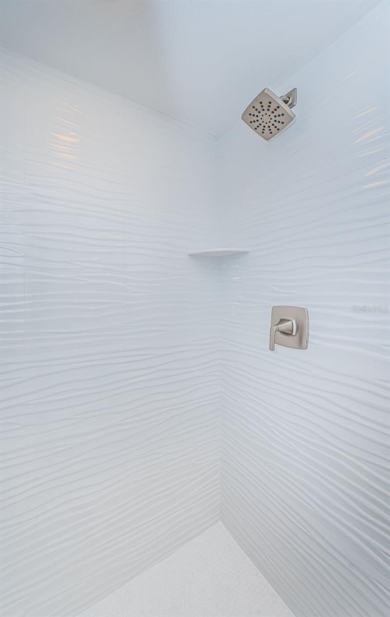 Image 42 of 82 For 1402 Oleander Drive