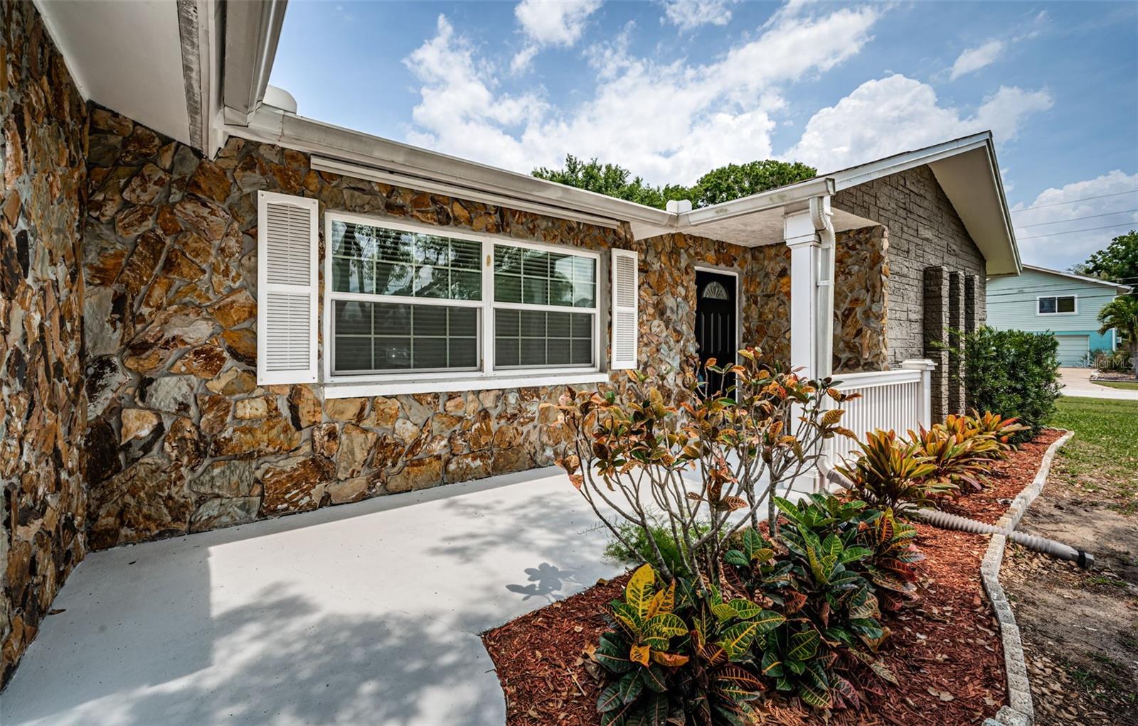 Image 5 of 82 For 1402 Oleander Drive