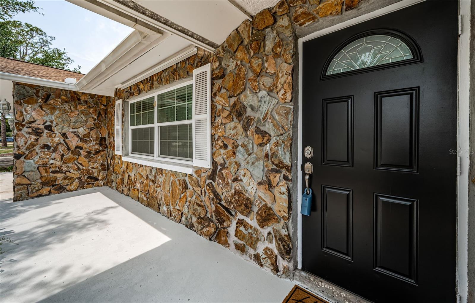 Image 7 of 82 For 1402 Oleander Drive