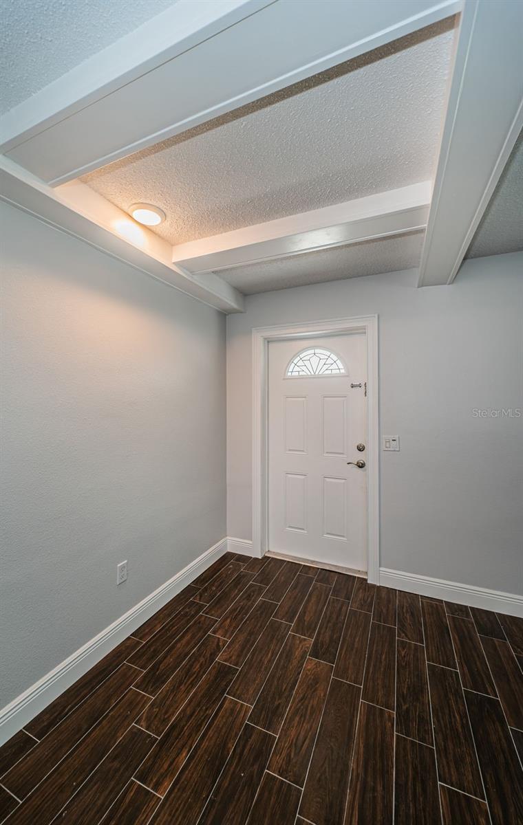 Image 8 of 82 For 1402 Oleander Drive