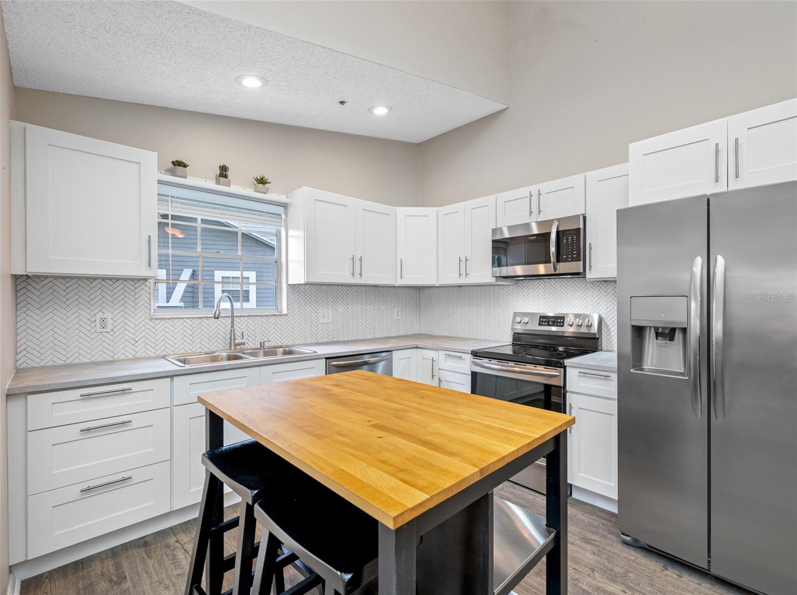 Image 14 of 32 For 6001 Laketree Lane B