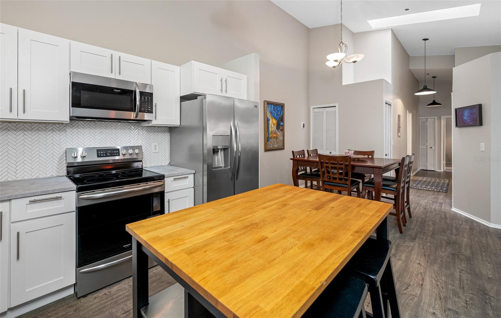 Image 16 of 32 For 6001 Laketree Lane B
