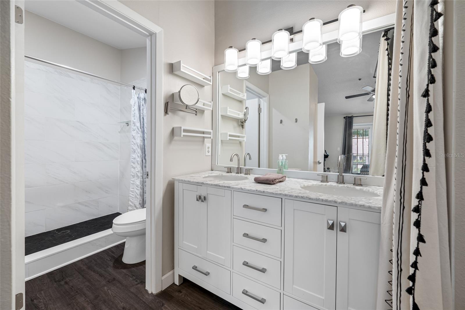 Image 29 of 32 For 6001 Laketree Lane B