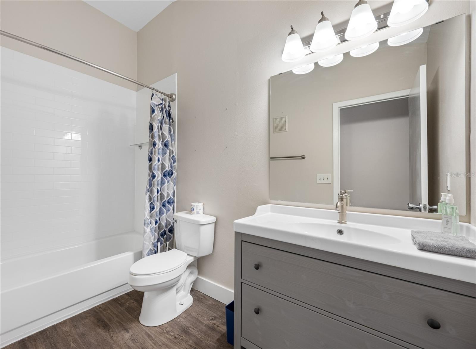 Image 31 of 32 For 6001 Laketree Lane B