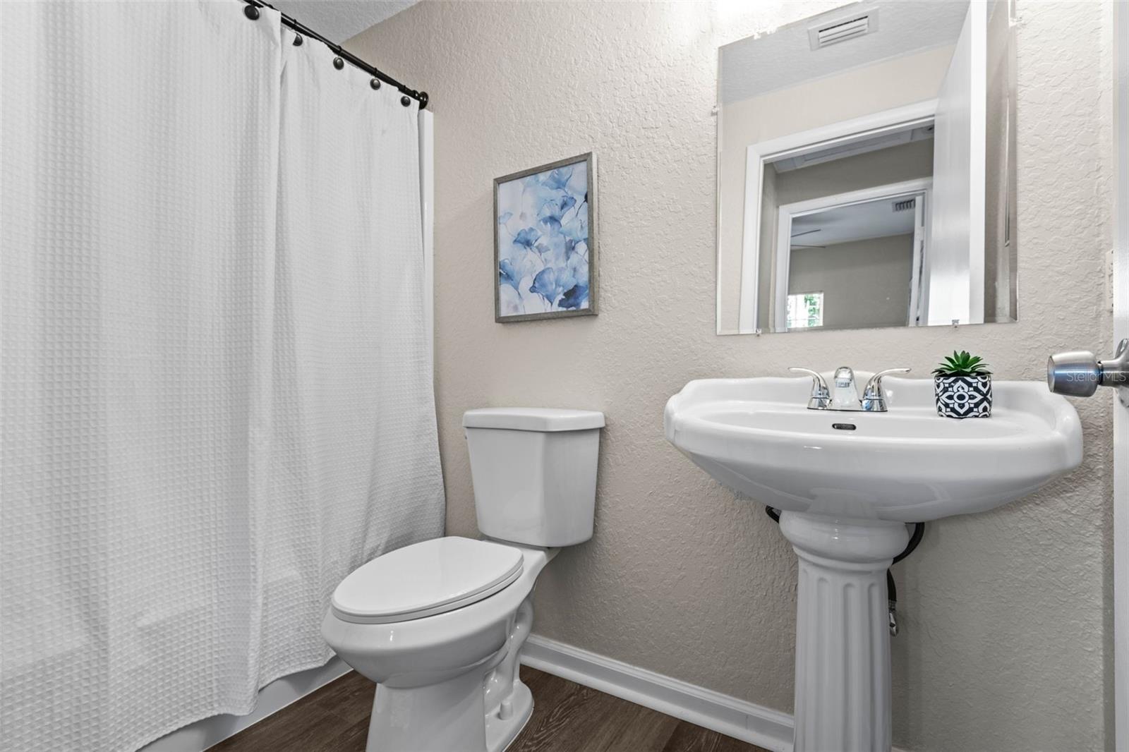 Image 16 of 30 For 132 Dartmouth Avenue W