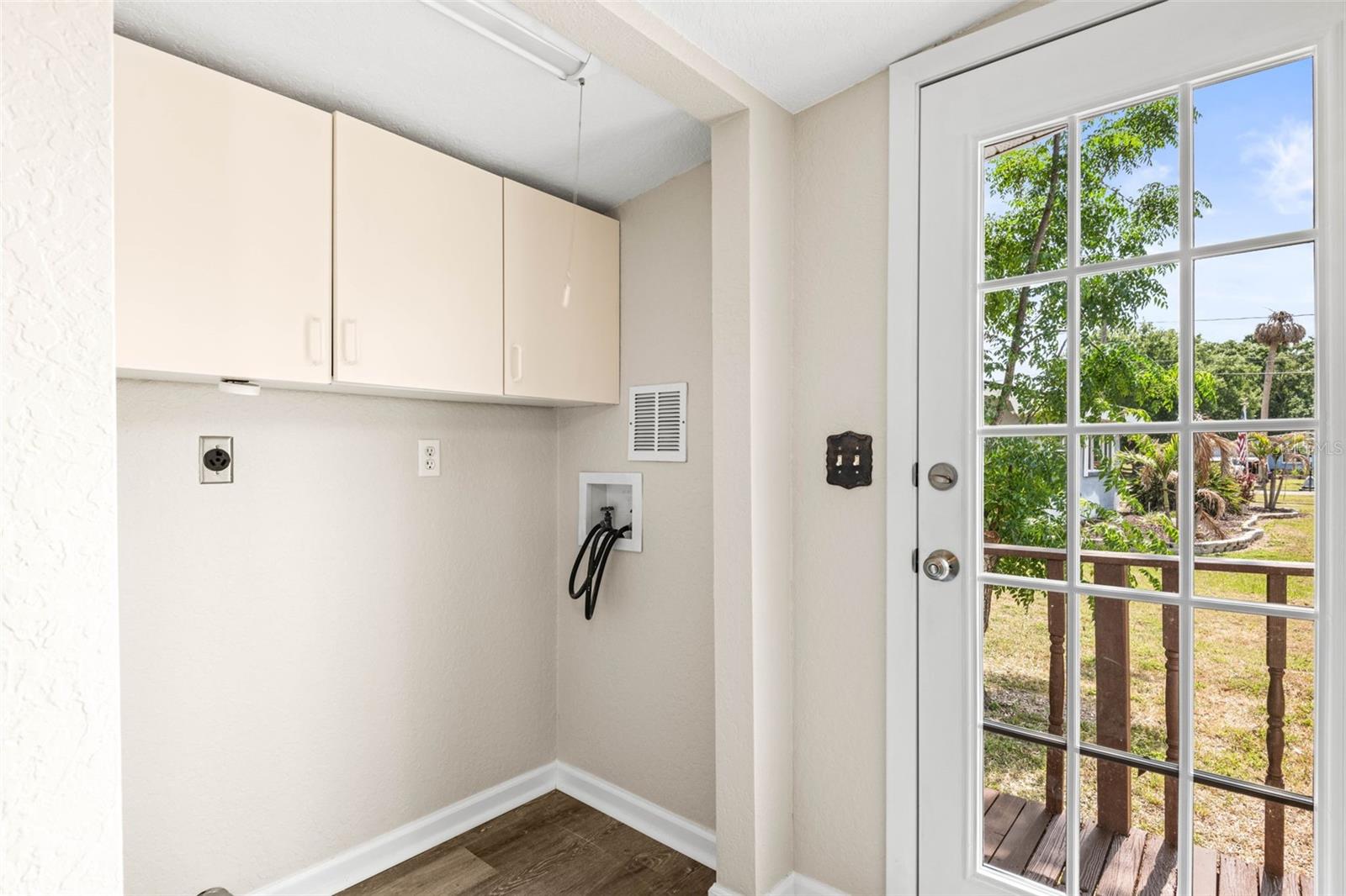 Image 20 of 30 For 132 Dartmouth Avenue W