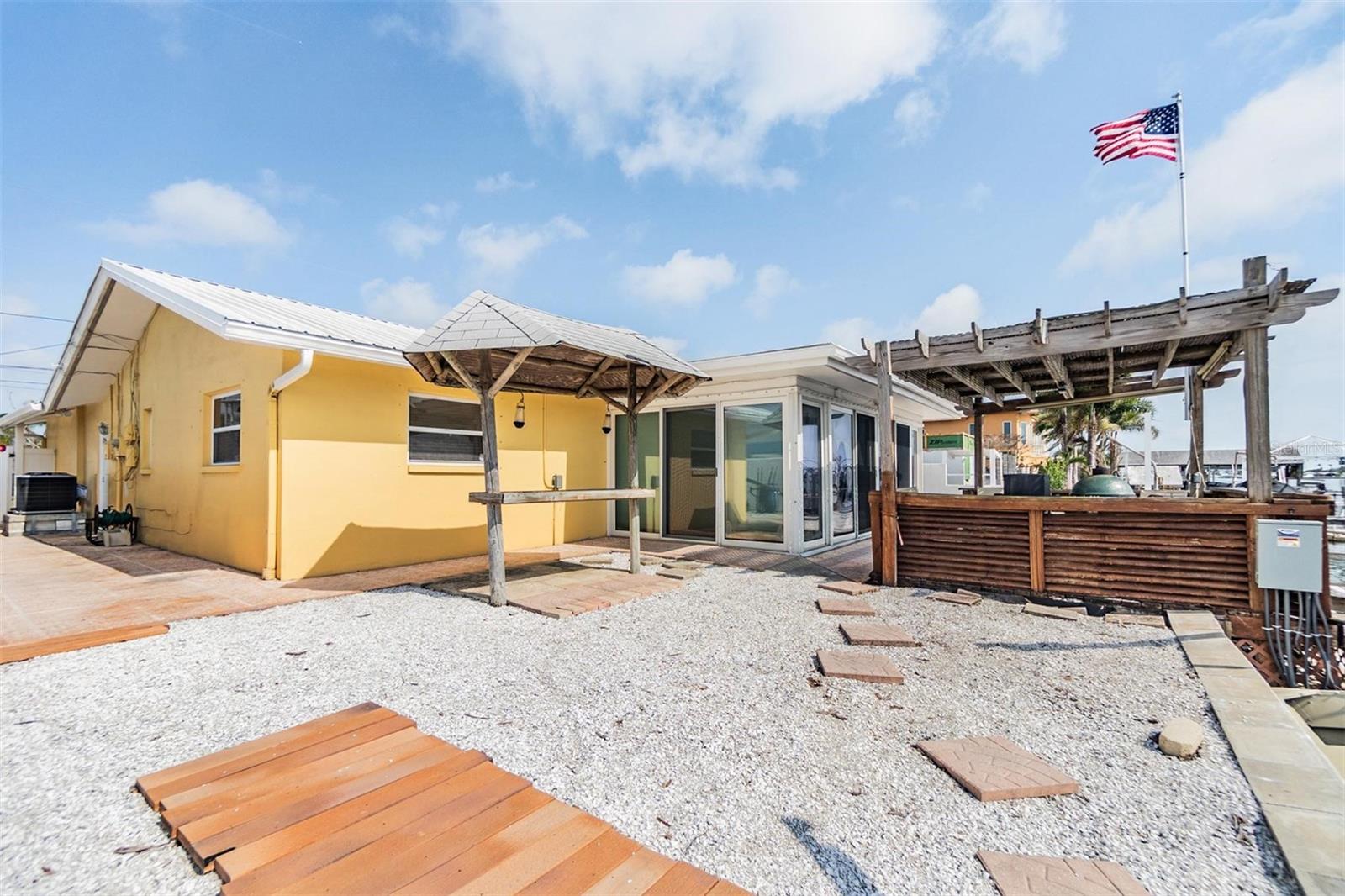 Listing photo id 35 for 1421 Sea Gull Drive S