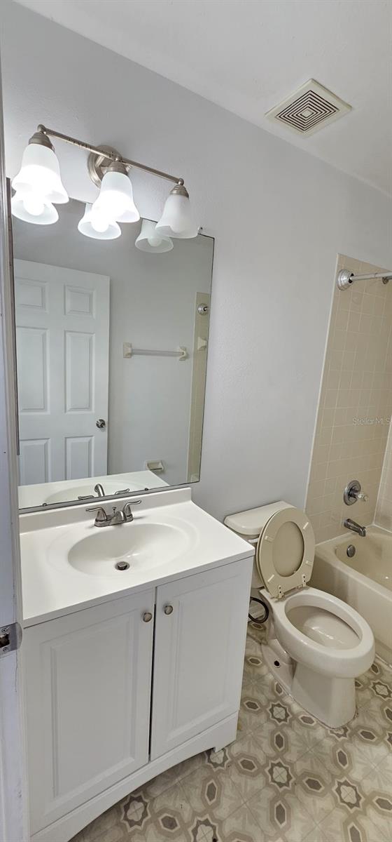 Image 17 of 29 For 641 Kensington Lake Circle