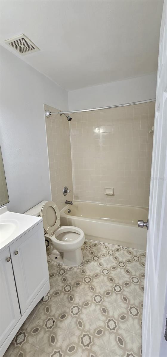 Image 18 of 29 For 641 Kensington Lake Circle