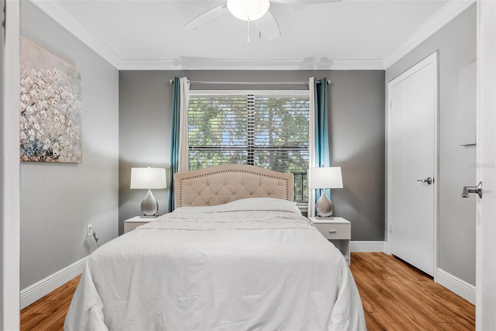 Listing photo id 12 for 11901 4th Street N 8207