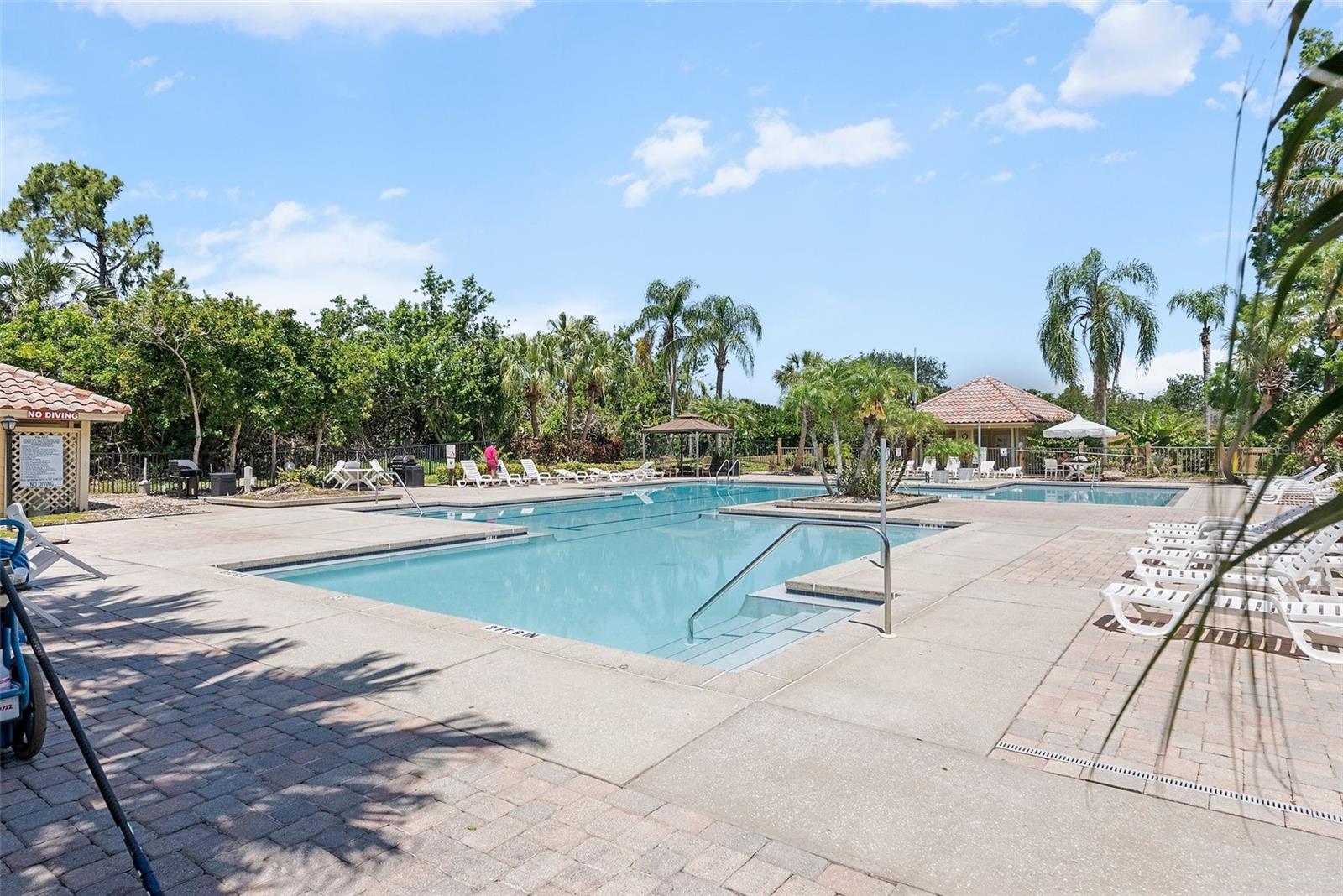 Listing photo id 22 for 11901 4th Street N 8207