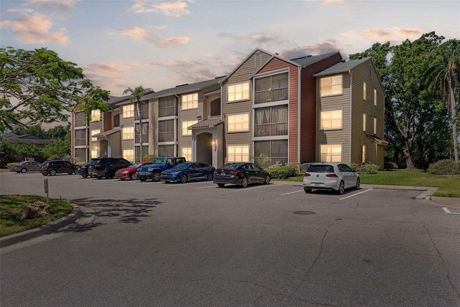 Listing photo id 26 for 11901 4th Street N 8207