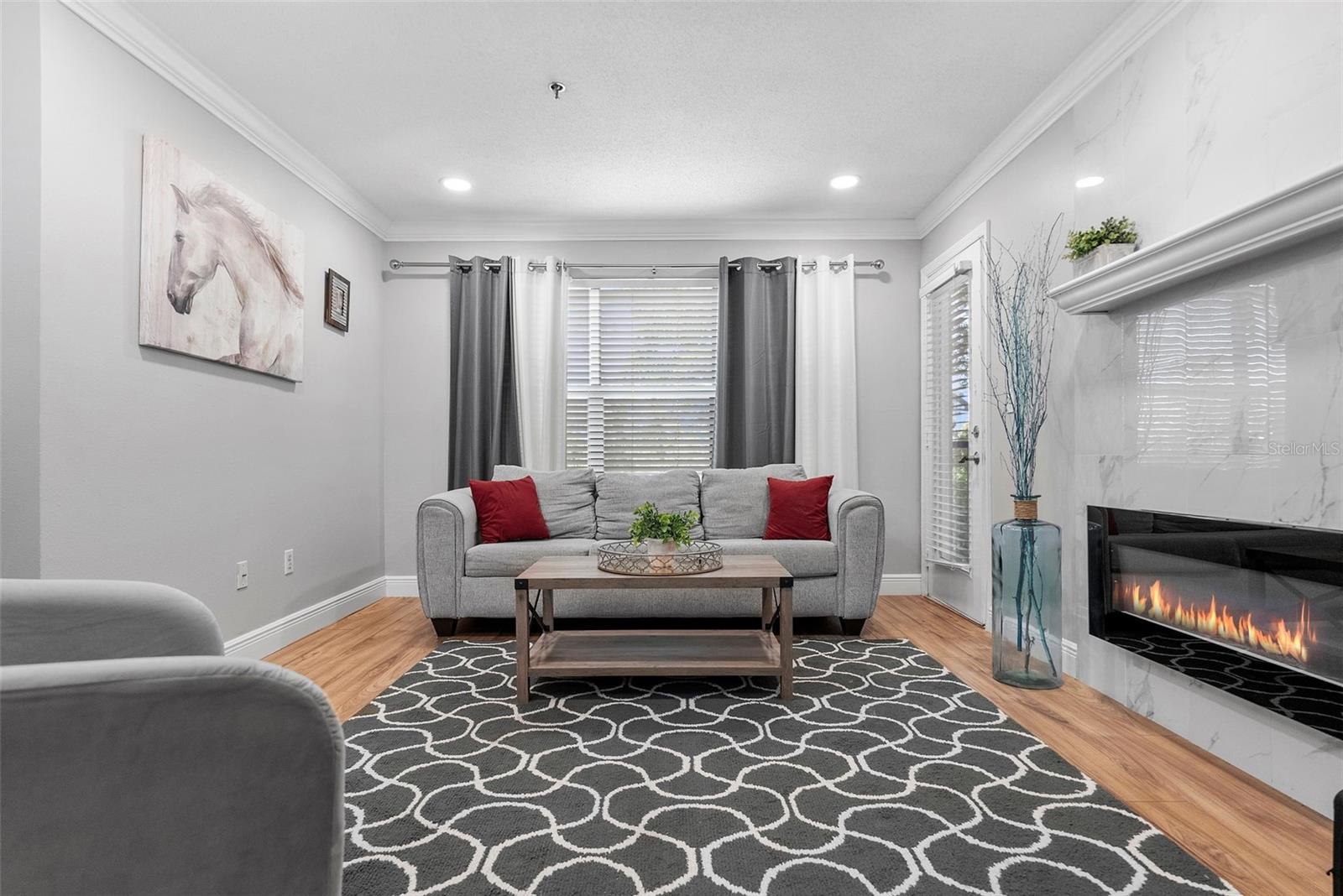 Listing photo id 4 for 11901 4th Street N 8207