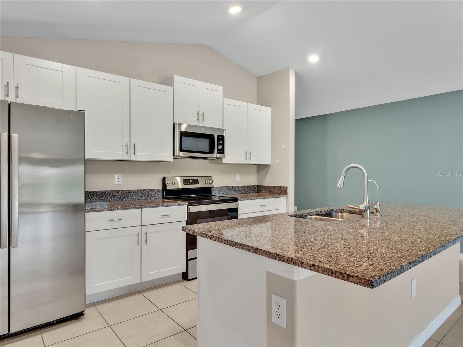 Image 11 of 33 For 16514 Delia Street