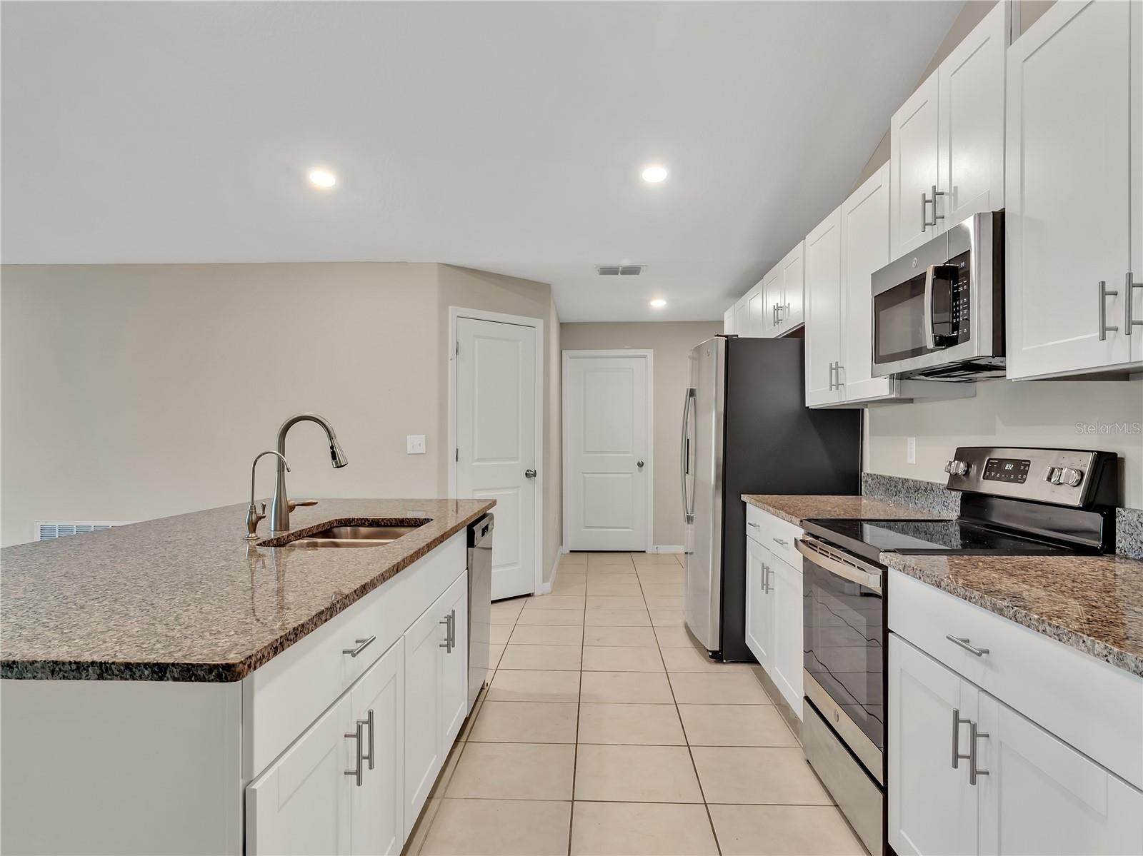 Image 4 of 33 For 16514 Delia Street