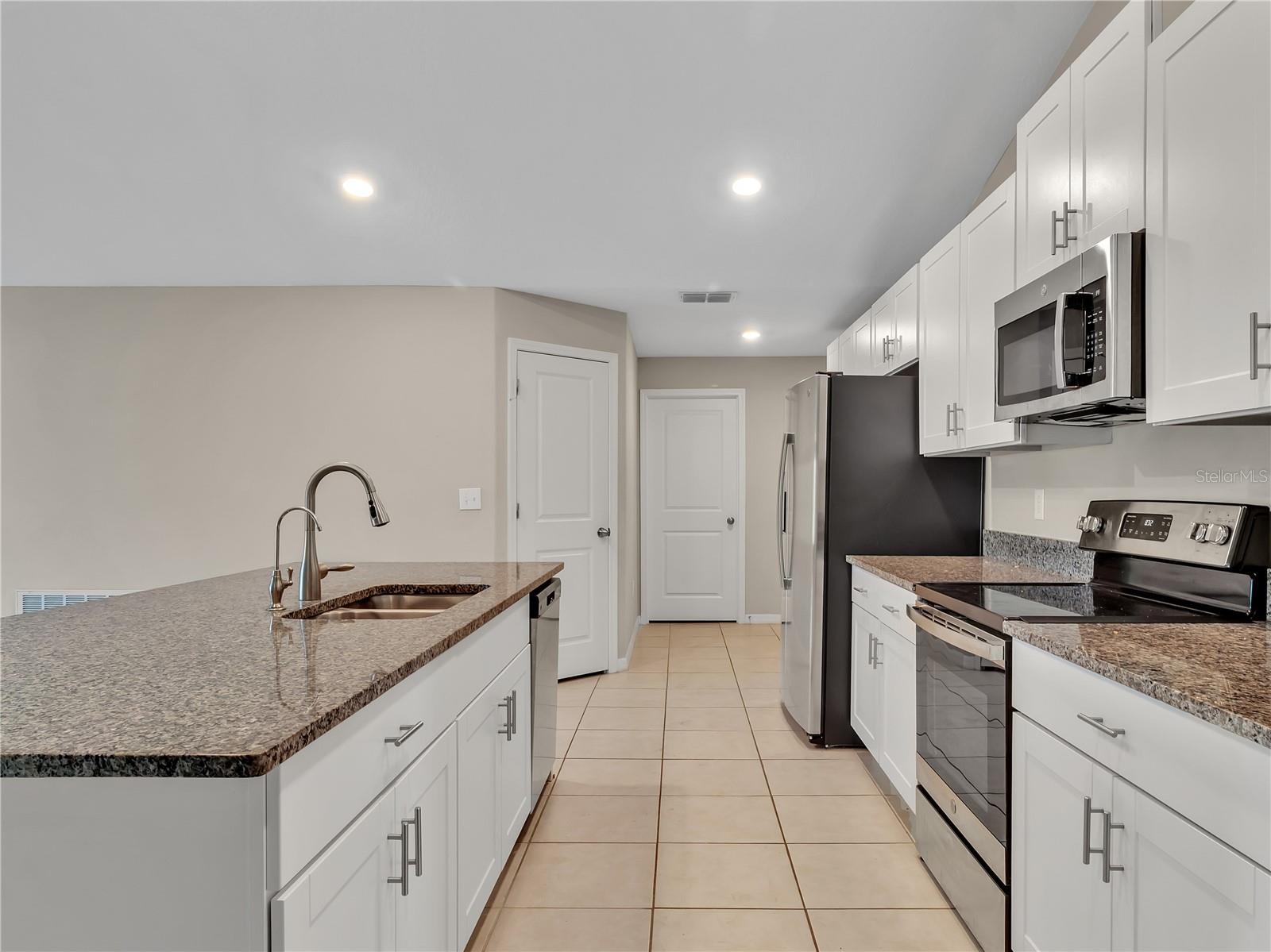 Image 7 of 33 For 16514 Delia Street