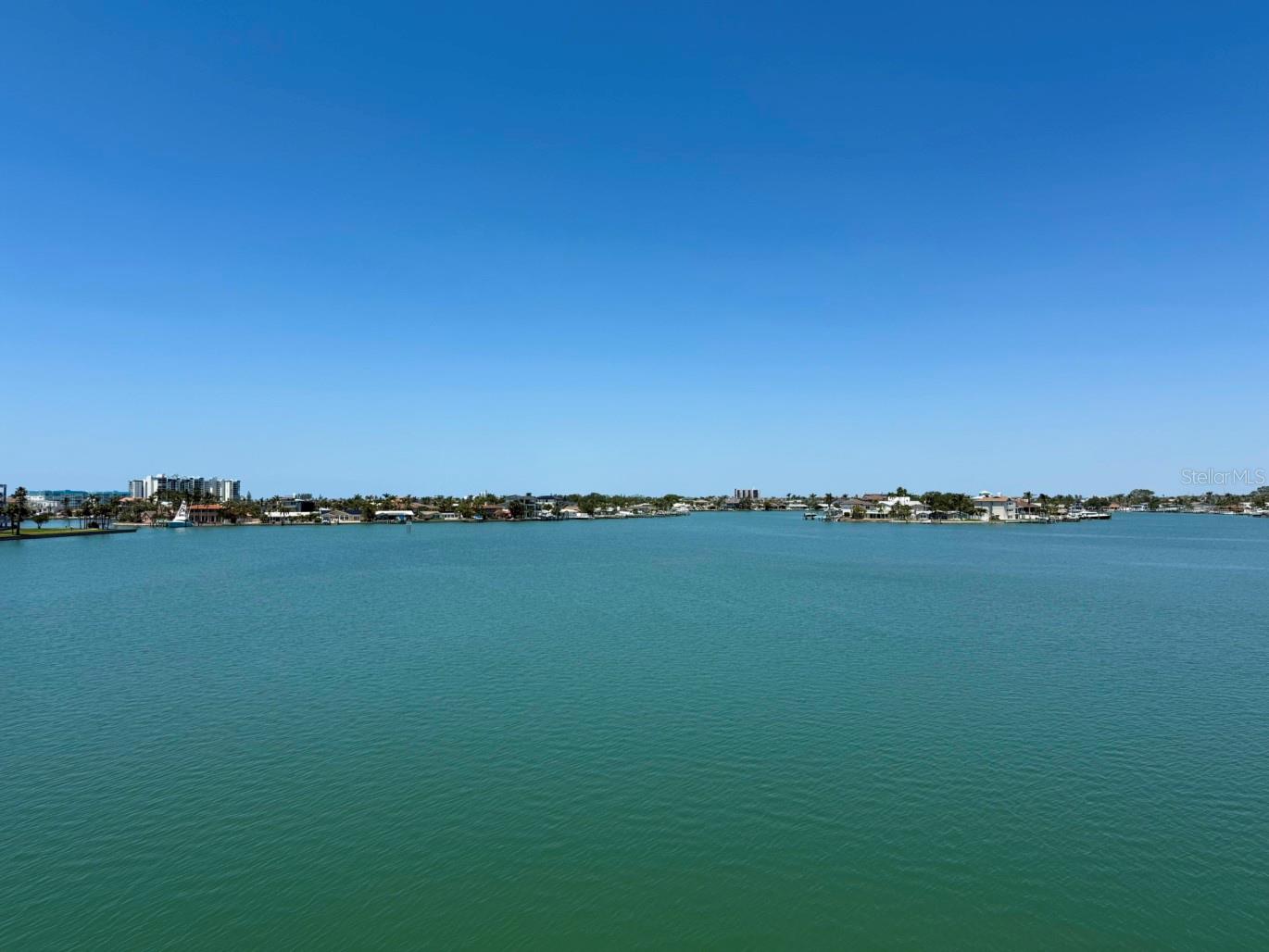 Image 7 of 19 For 7910 Sun Island Drive S 404