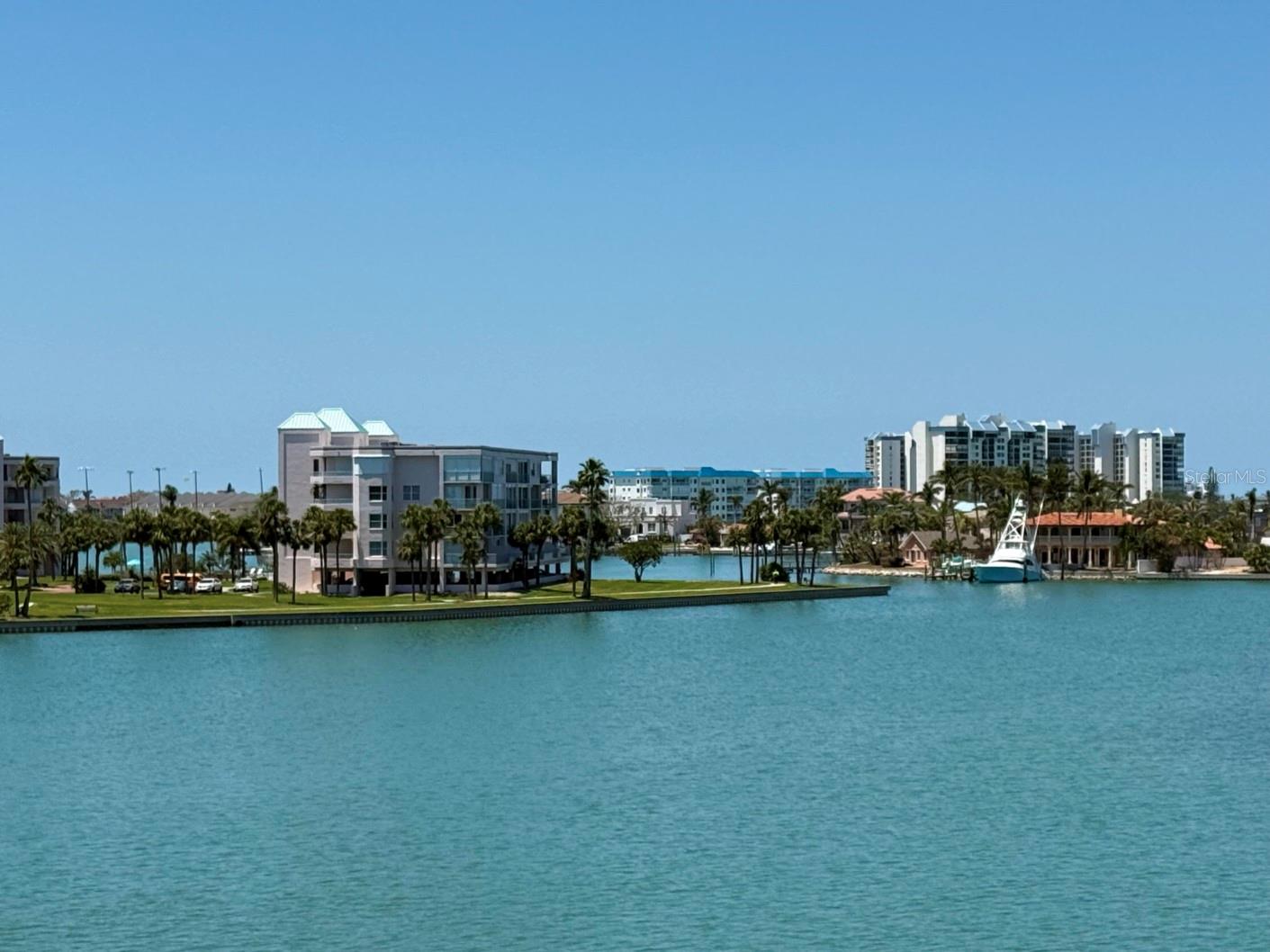 Image 9 of 19 For 7910 Sun Island Drive S 404