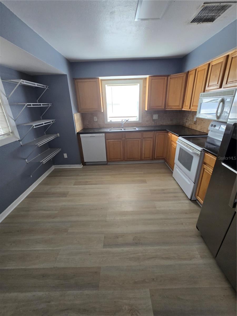 Image 4 of 10 For 12825 Tallowood Drive