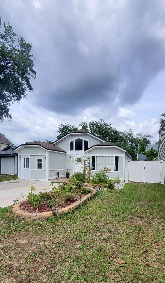 Image 4 of 27 For 8207 Volusia Place