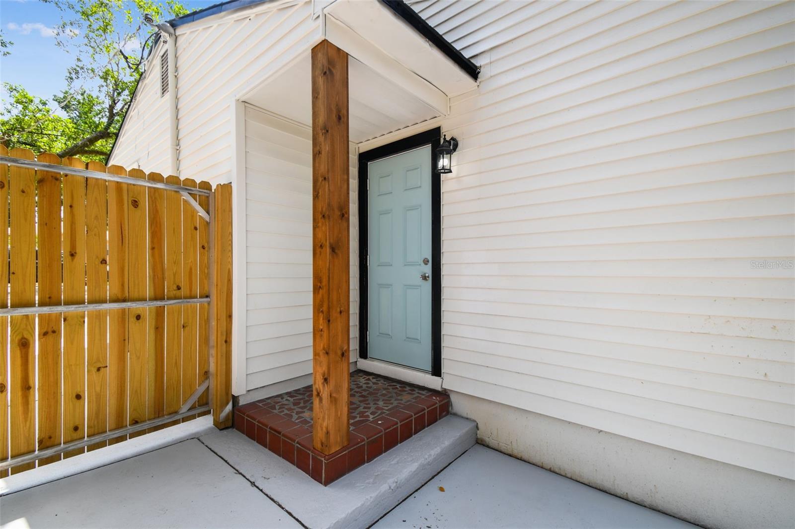 Image 18 of 28 For 1404 Curtis Street