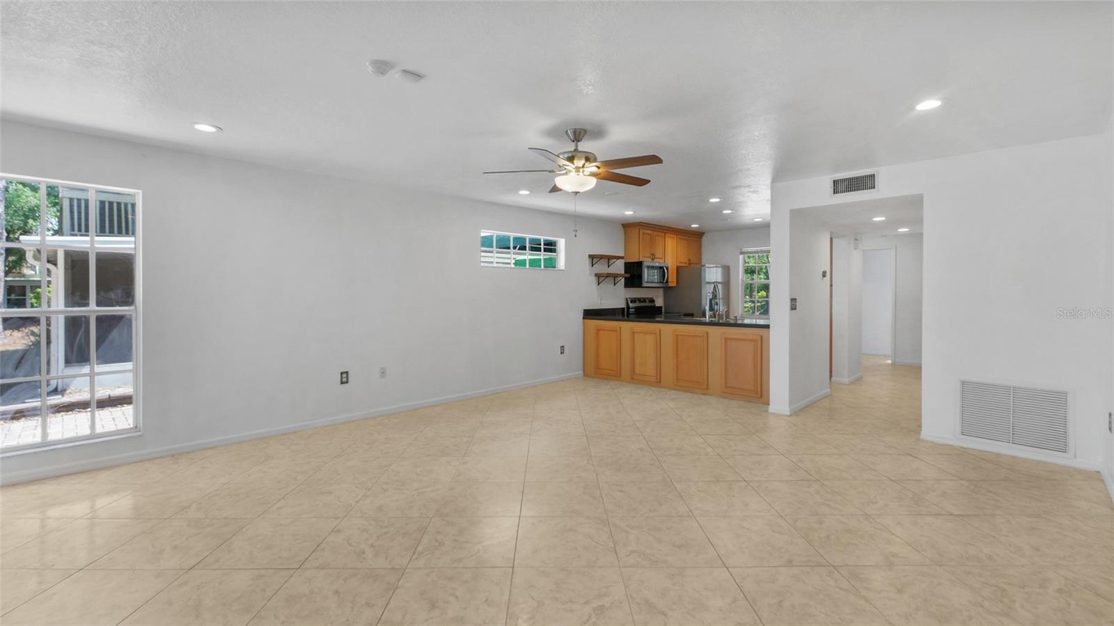 Listing photo id 8 for 9050 Lake Place Lane