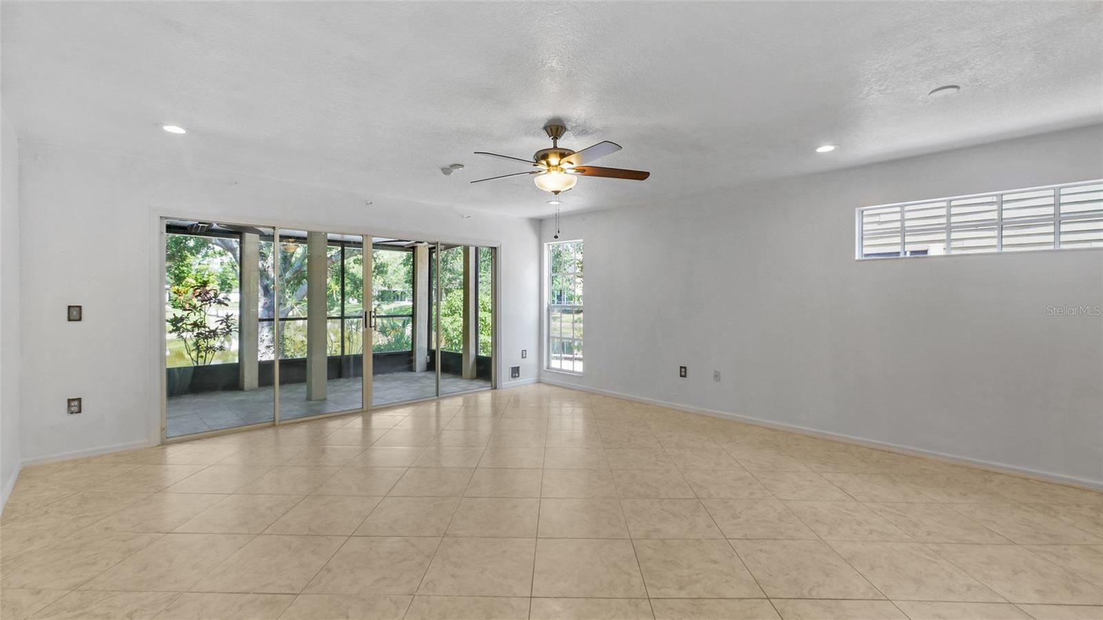 Listing photo id 10 for 9050 Lake Place Lane