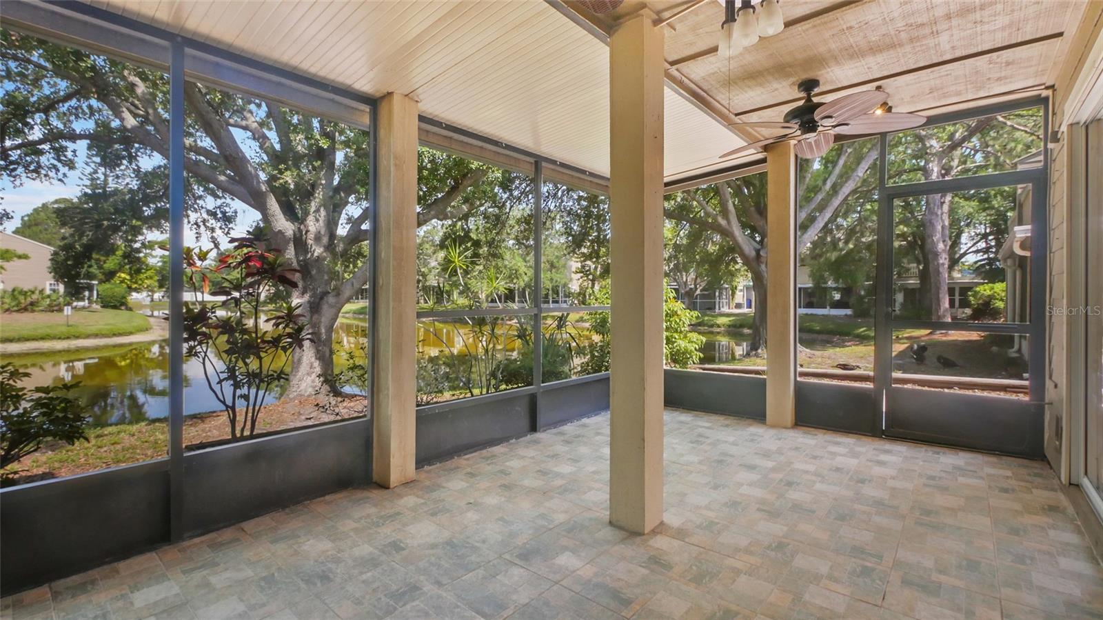 Listing photo id 12 for 9050 Lake Place Lane