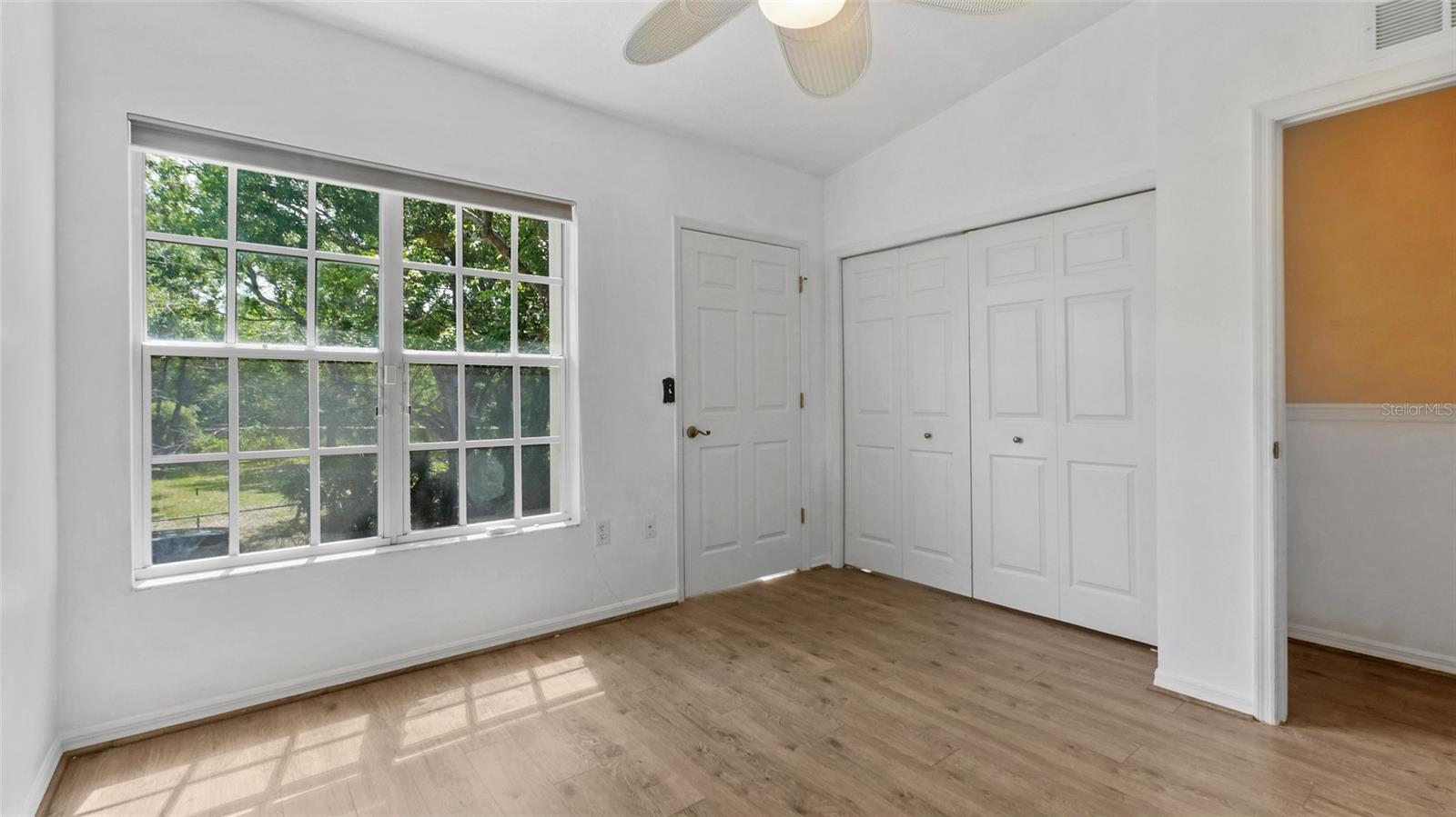 Listing photo id 14 for 9050 Lake Place Lane