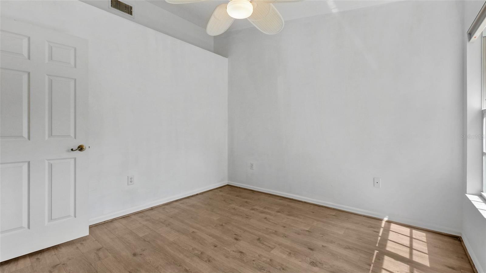 Listing photo id 15 for 9050 Lake Place Lane