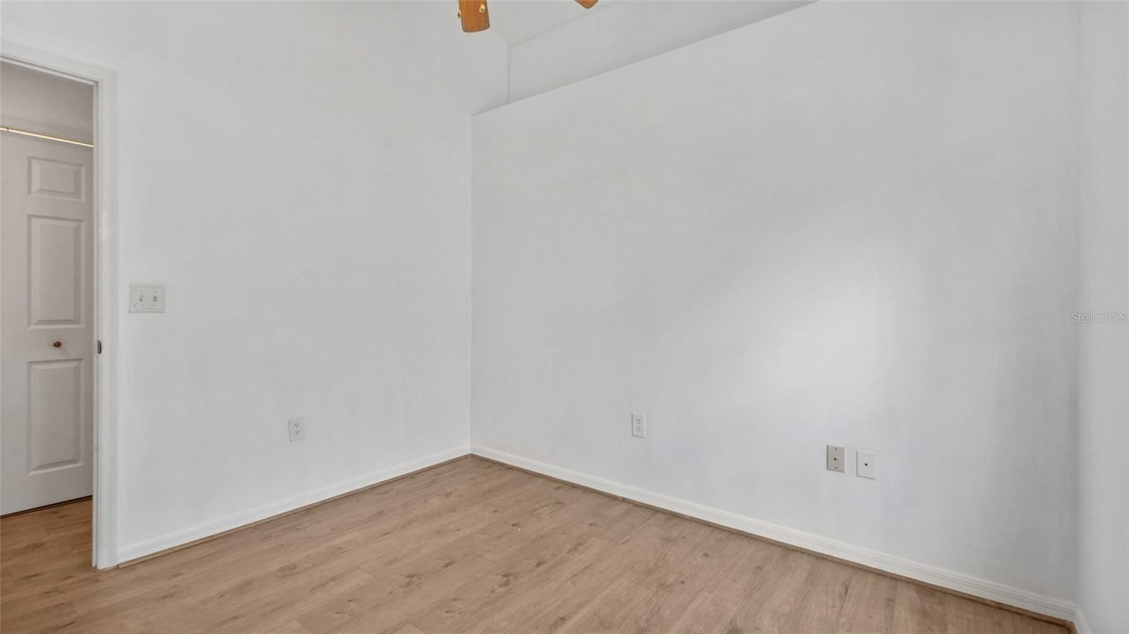 Listing photo id 18 for 9050 Lake Place Lane
