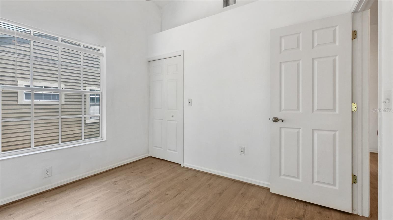 Listing photo id 19 for 9050 Lake Place Lane