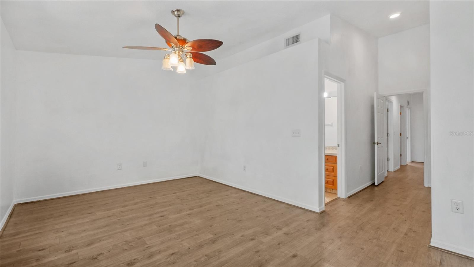 Listing photo id 20 for 9050 Lake Place Lane