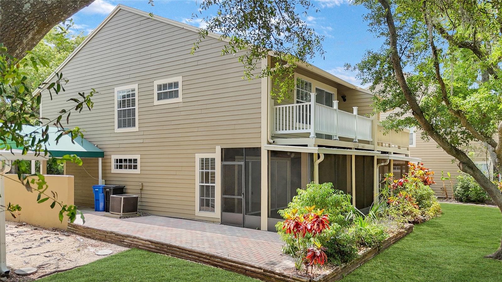 Listing photo id 1 for 9050 Lake Place Lane