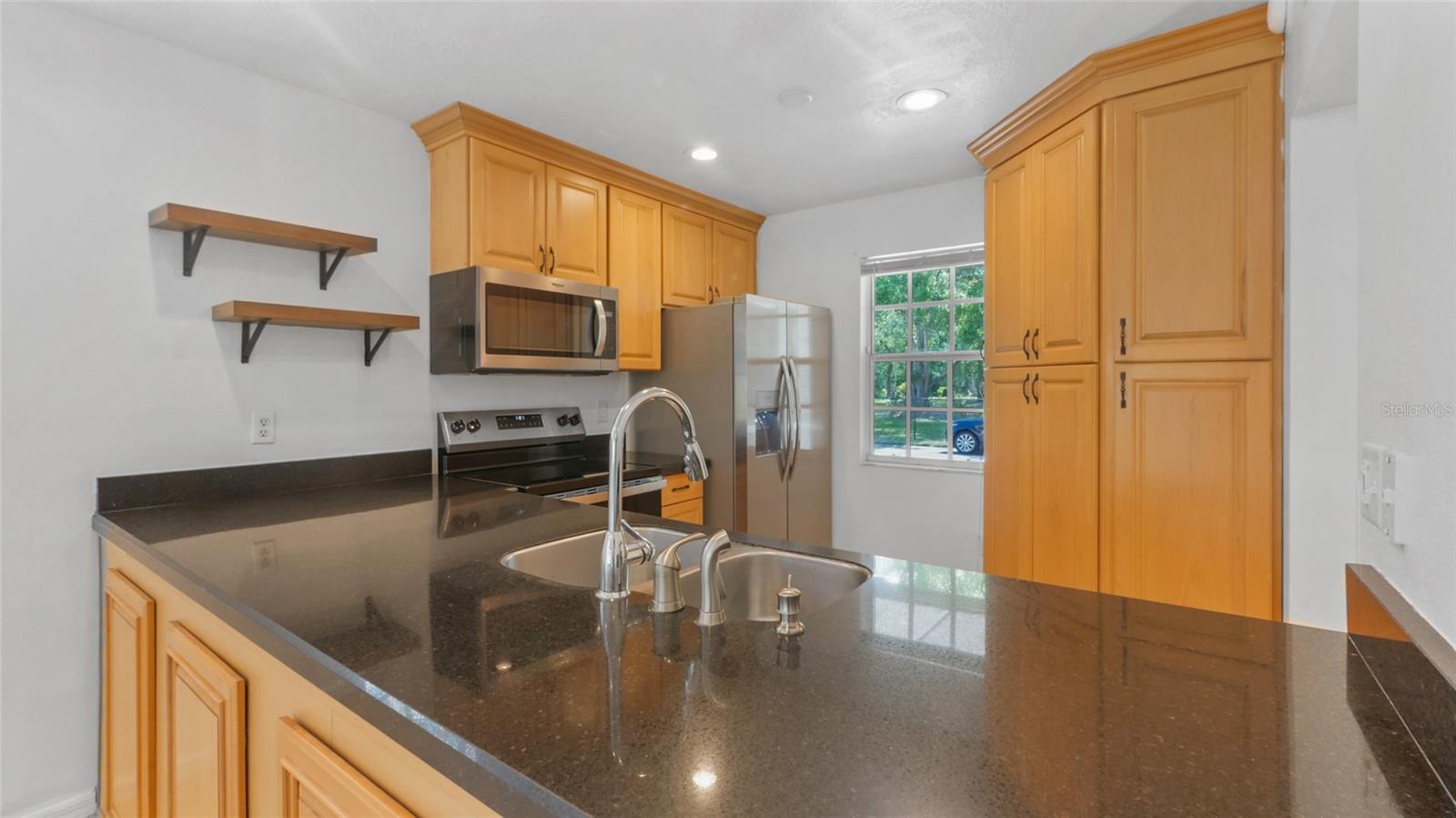 Listing photo id 3 for 9050 Lake Place Lane