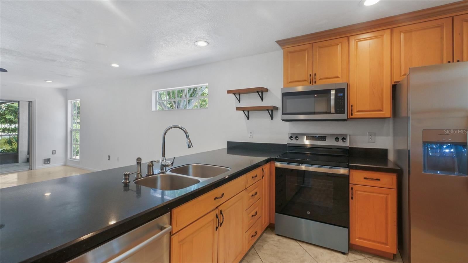 Listing photo id 4 for 9050 Lake Place Lane