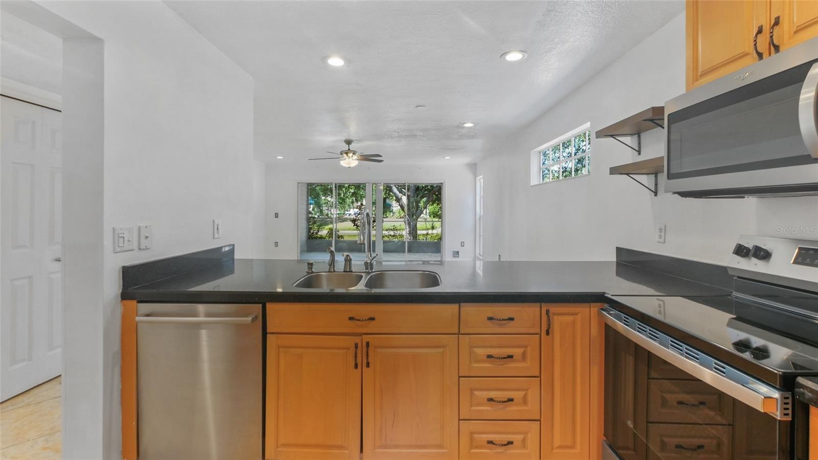 Listing photo id 6 for 9050 Lake Place Lane