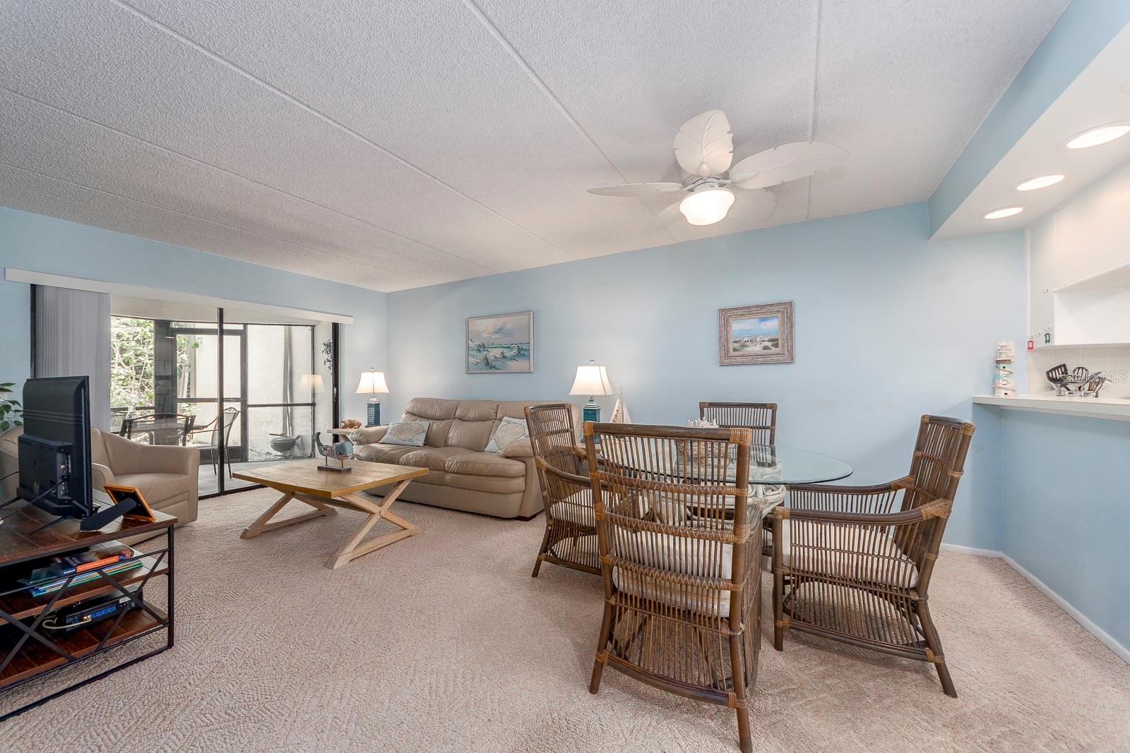 Image 3 of 34 For 105 Woodlake Wynde